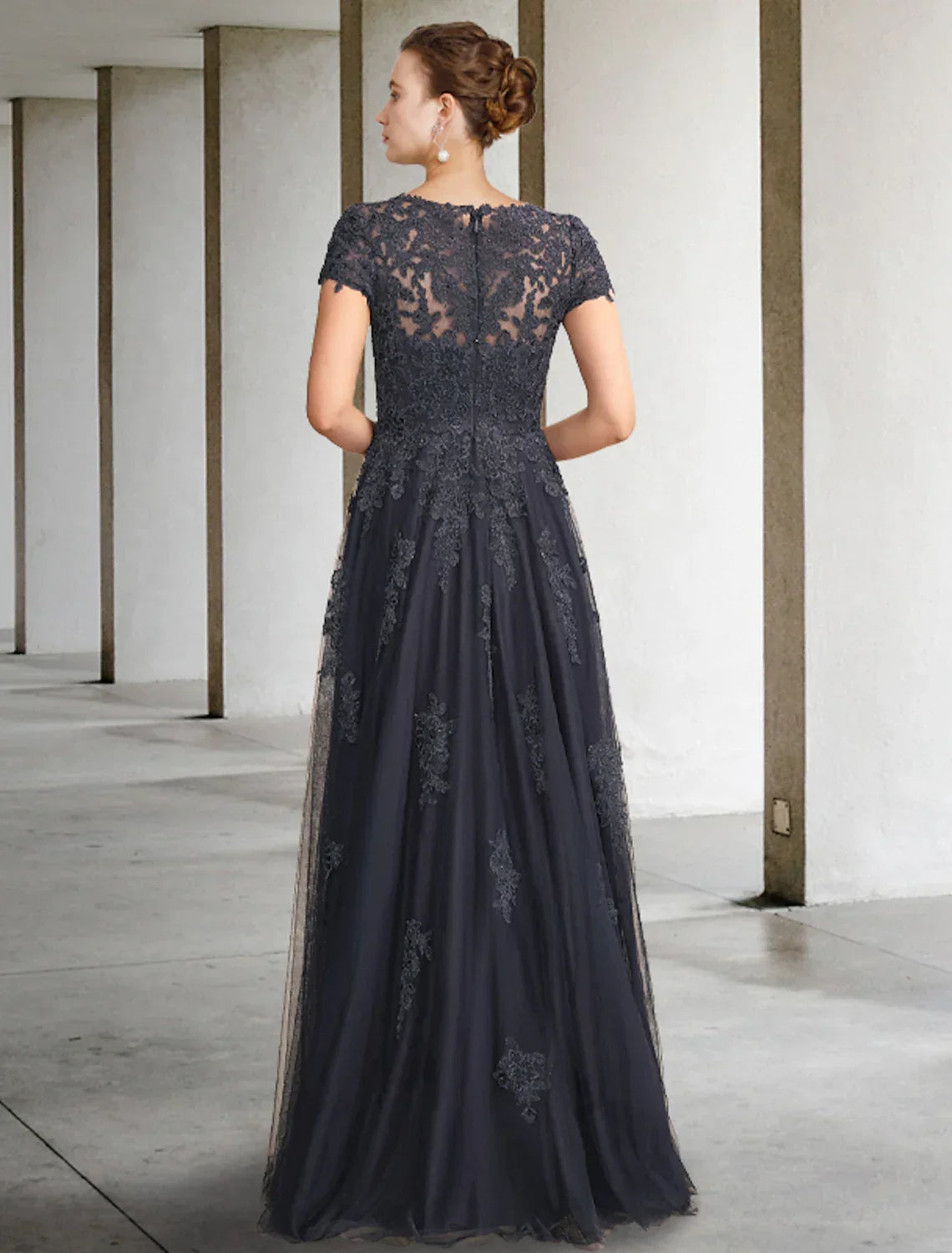 Ball Gown Mother of the Bride Dress Elegant Floor Length Short Sleeve Crystals Appliques
