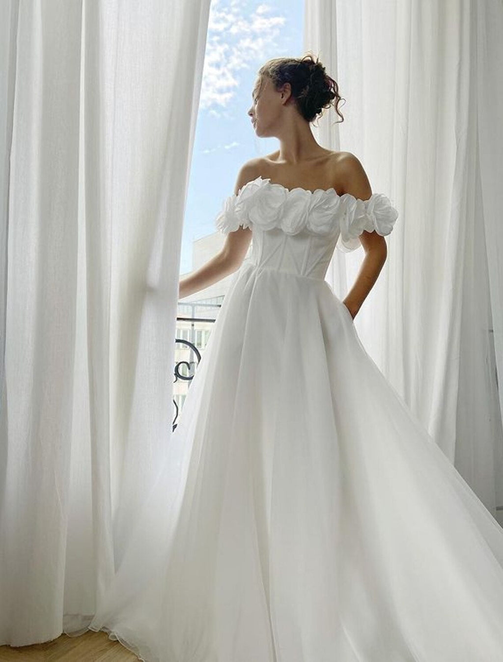 Engagement Sweep / Brush Train Sleeveless Off Shoulder with Sleek