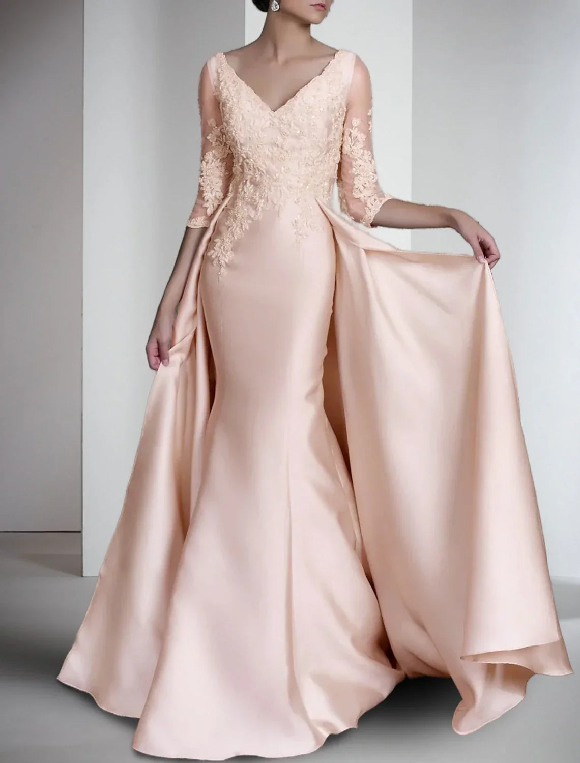 Sheath / Column Mother of the Bride Dress Formal Wedding Guest Elegant V Neck Sweep / Brush Train Half Sleeve with Appliques
