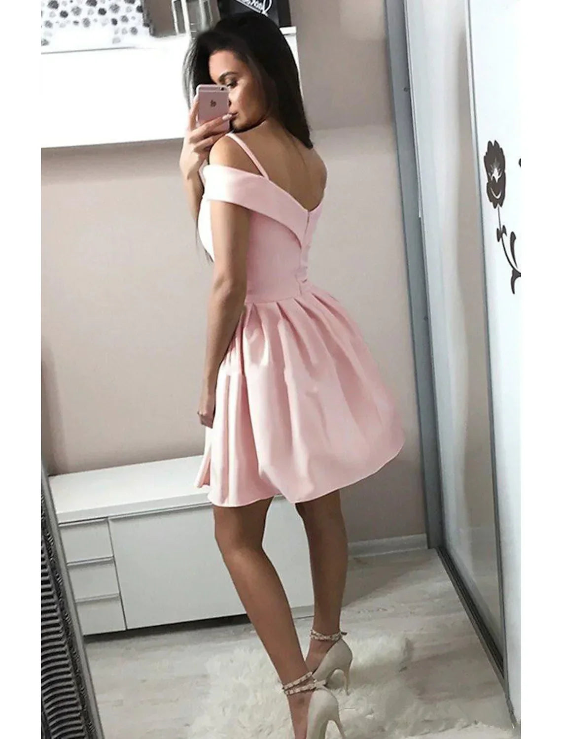 Sexy Party Wear Cocktail Dress V Neck Sleeveless Knee Length Fabric Pleats