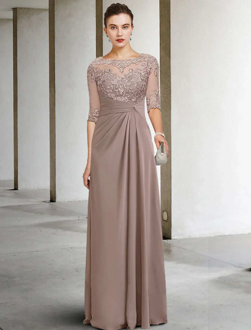 Sheath / Column Mother of the Bride Dress Fall Wedding Guest Dresses Plus Size Elegant Jewel Neck Floor Length Short Sleeve with Appliques Side-Draped