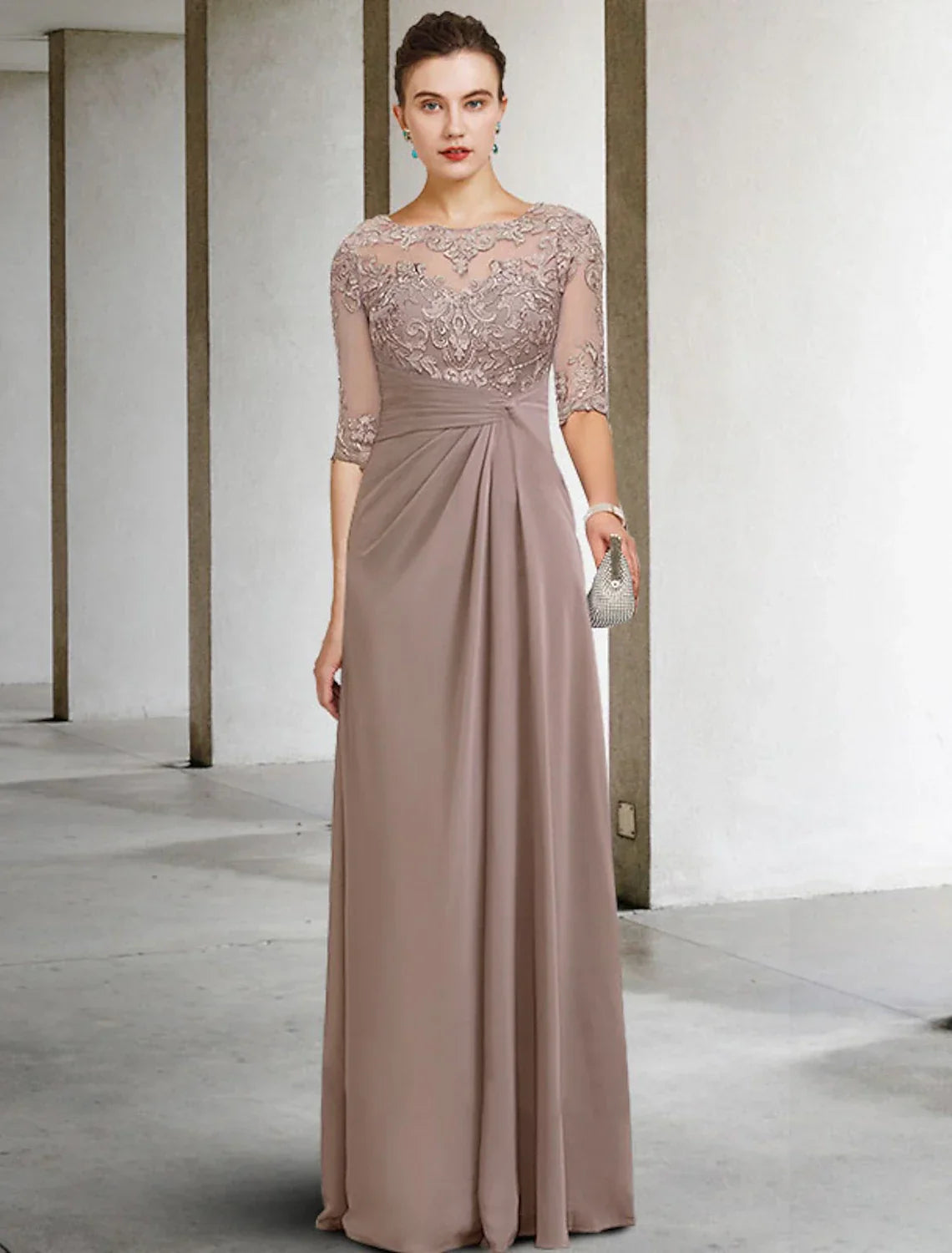 Sheath / Column Mother of the Bride Dress Fall Wedding Guest Dresses Plus Size Elegant Jewel Neck Floor Length Short Sleeve with Appliques Side-Draped