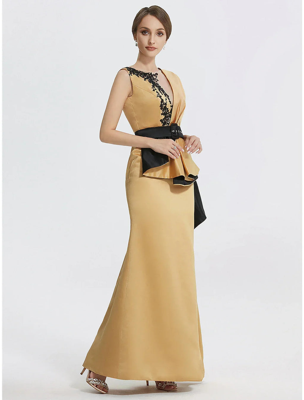 Sheath / Column Evening Gown Elegant Dress Formal Floor Length Sleeveless Jewel Neck with Embroidery Appliques