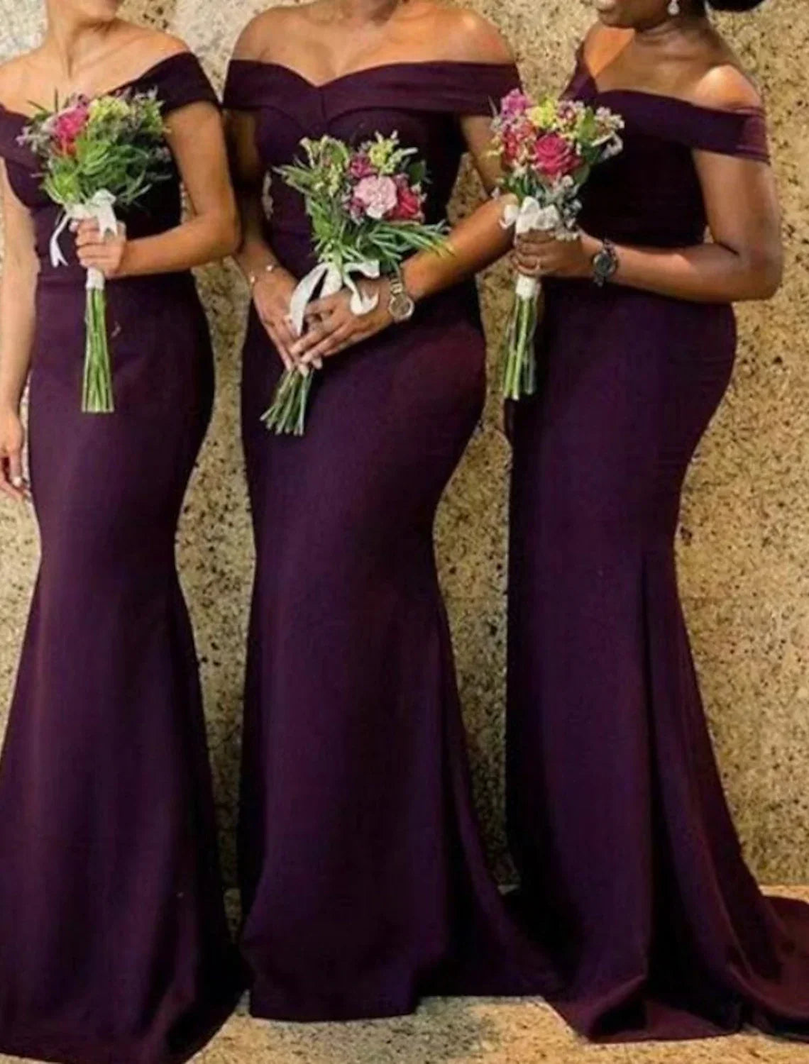 Mermaid / Trumpet Bridesmaid Dress Off Shoulder Short Sleeve Elegant Sweep / Brush Train with Solid Color