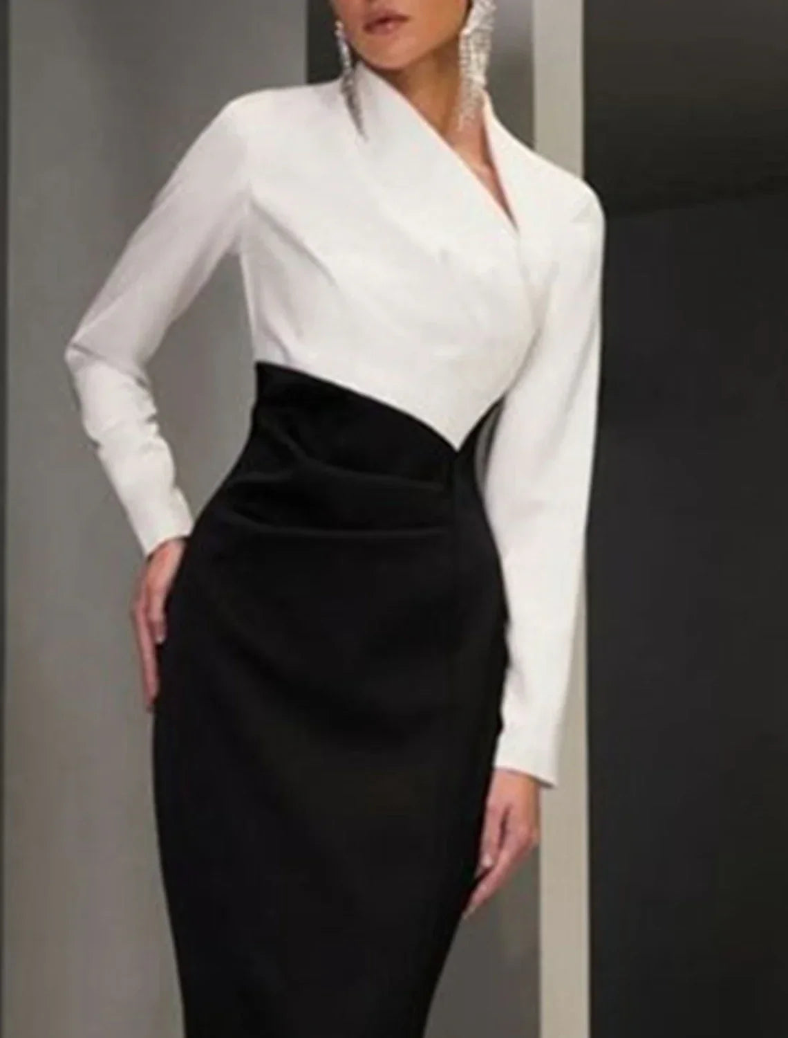 Mermaid / Trumpet Mother of the Bride Dress Formal Wedding Guest Elegant High Split V Neck Floor Length Fabric Long Sleeve with Split Front Color Block