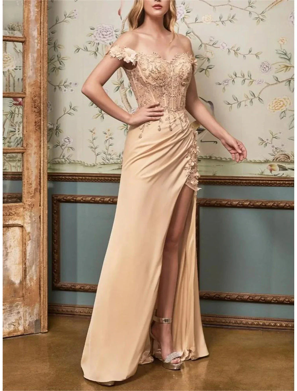Evening Gown Glittering Dress Graduation Prom Sweep / Brush Train Sleeveless Off Shoulder with Slit Embroidery