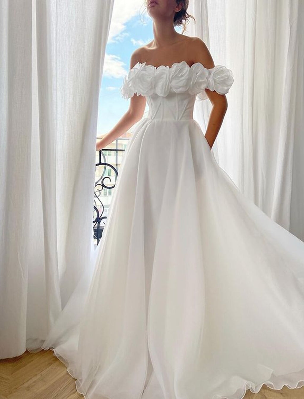 Engagement Sweep / Brush Train Sleeveless Off Shoulder with Sleek