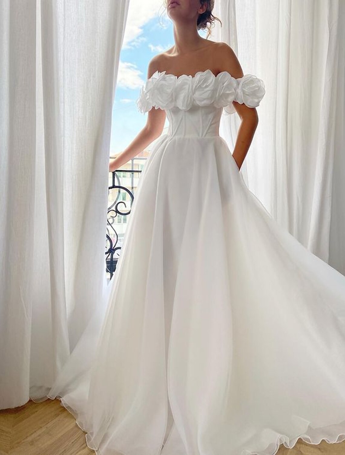 Engagement Sweep / Brush Train Sleeveless Off Shoulder with Sleek