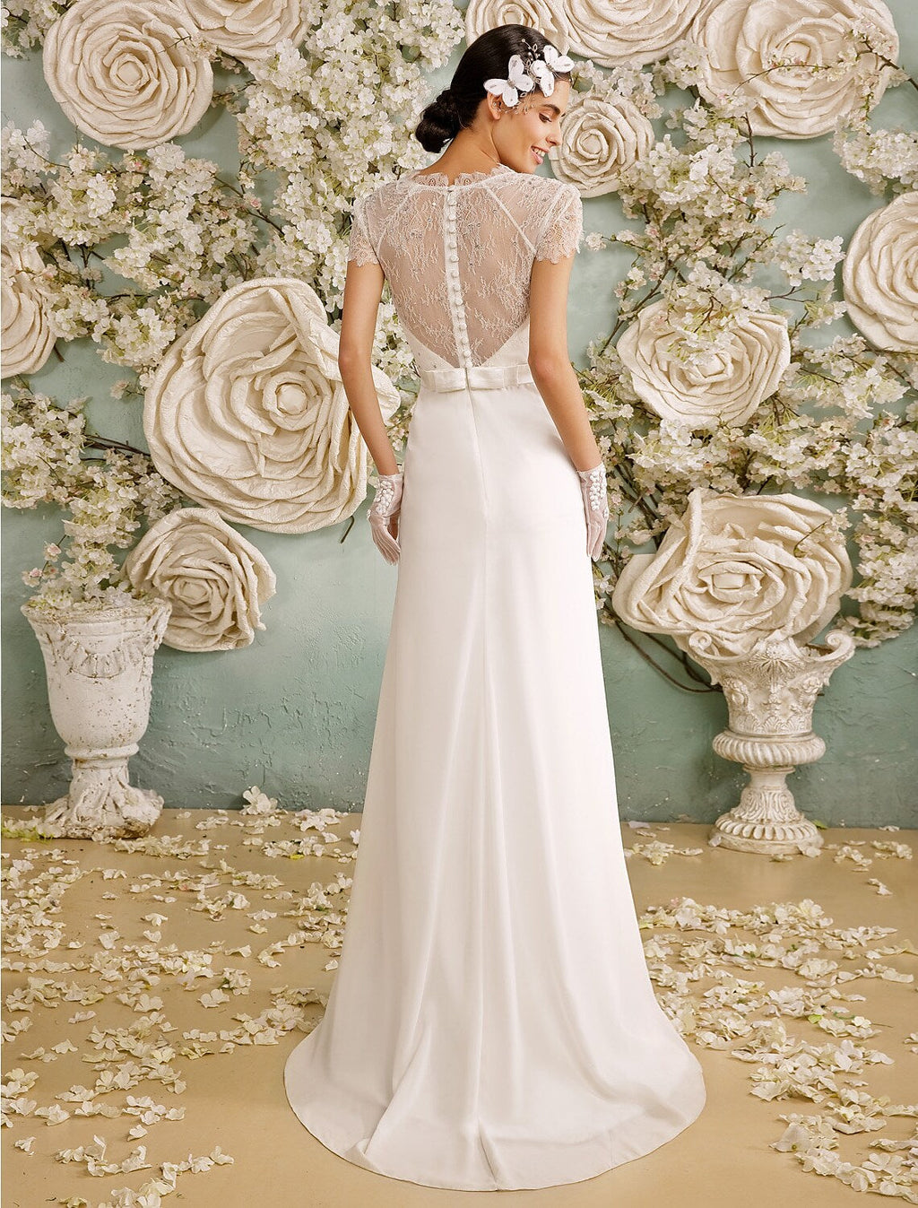 Beach Open Back Wedding Dresses Short Sleeve V Neck With Crystal Button