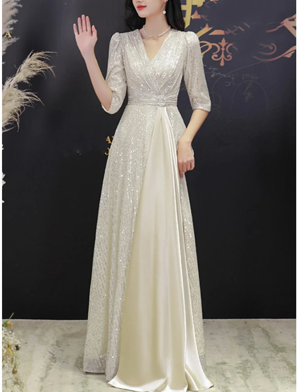 Mother of the Bride Dress Wedding Guest Sparkle & Shine Elegant Petite V Neck Sweep / Brush Train Half Sleeve with Pleats Crystal Brooch Fall