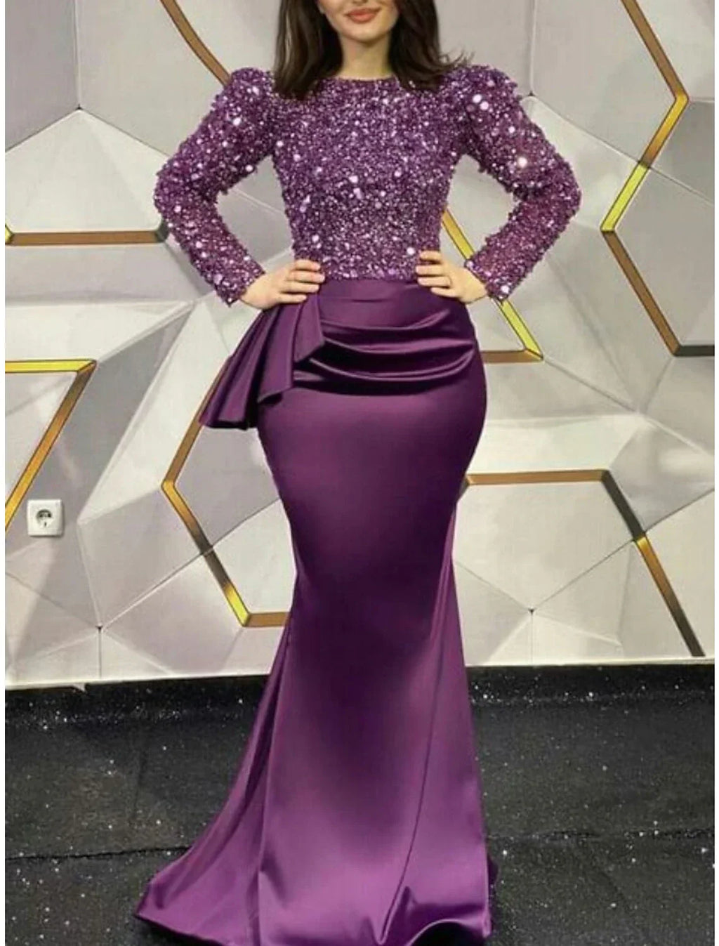 Sheath / Column Evening Gown Elegant Dress Formal Sweep / Brush Train Long Sleeve Jewel Neck with Glitter Ruched