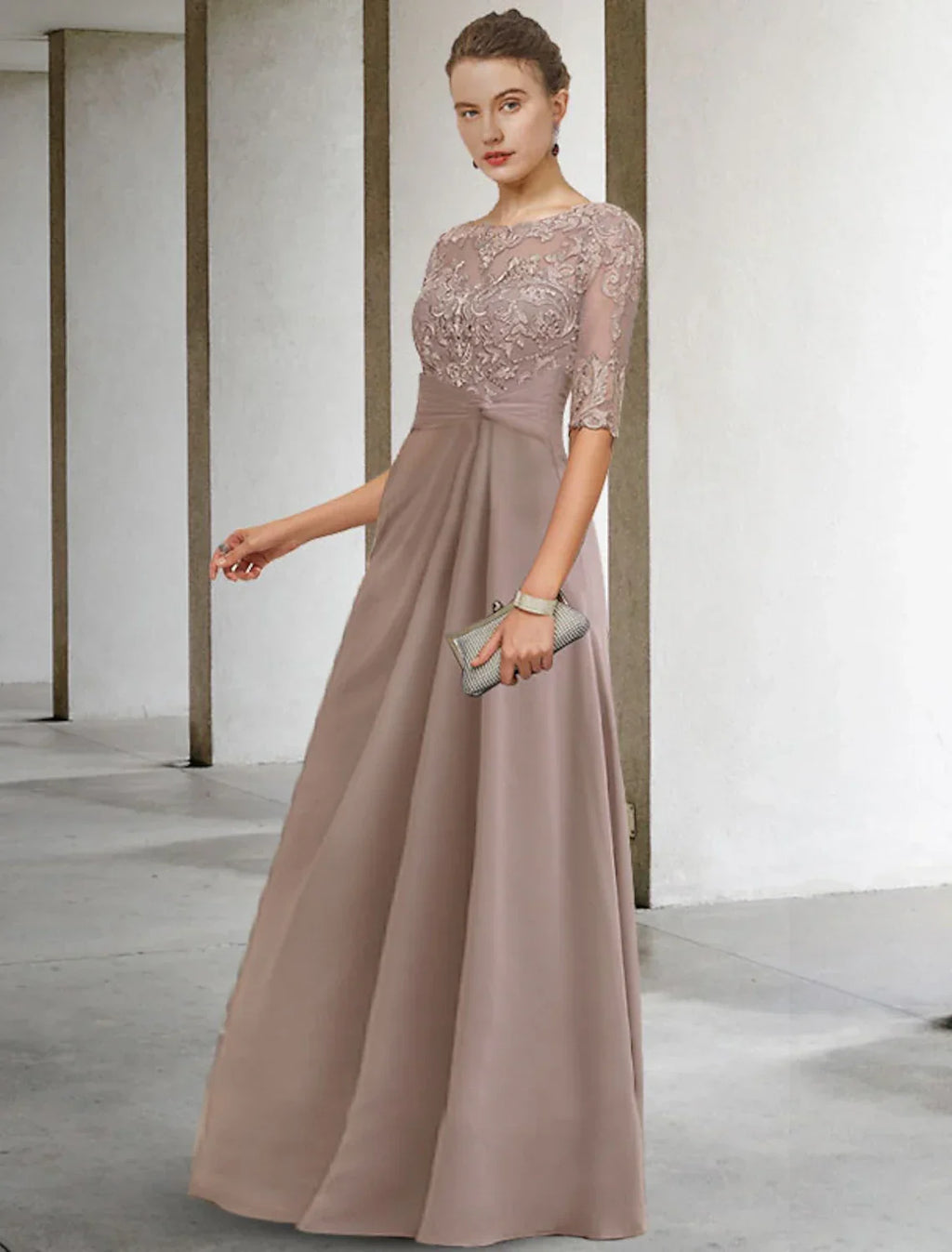 Sheath / Column Mother of the Bride Dress Fall Wedding Guest Dresses Plus Size Elegant Jewel Neck Floor Length Short Sleeve with Appliques Side-Draped