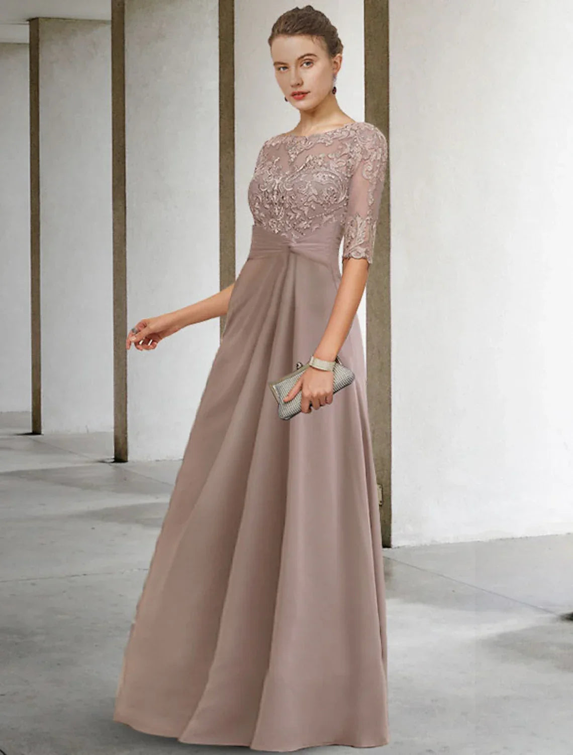 Sheath / Column Mother of the Bride Dress Fall Wedding Guest Dresses Plus Size Elegant Jewel Neck Floor Length Short Sleeve with Appliques Side-Draped