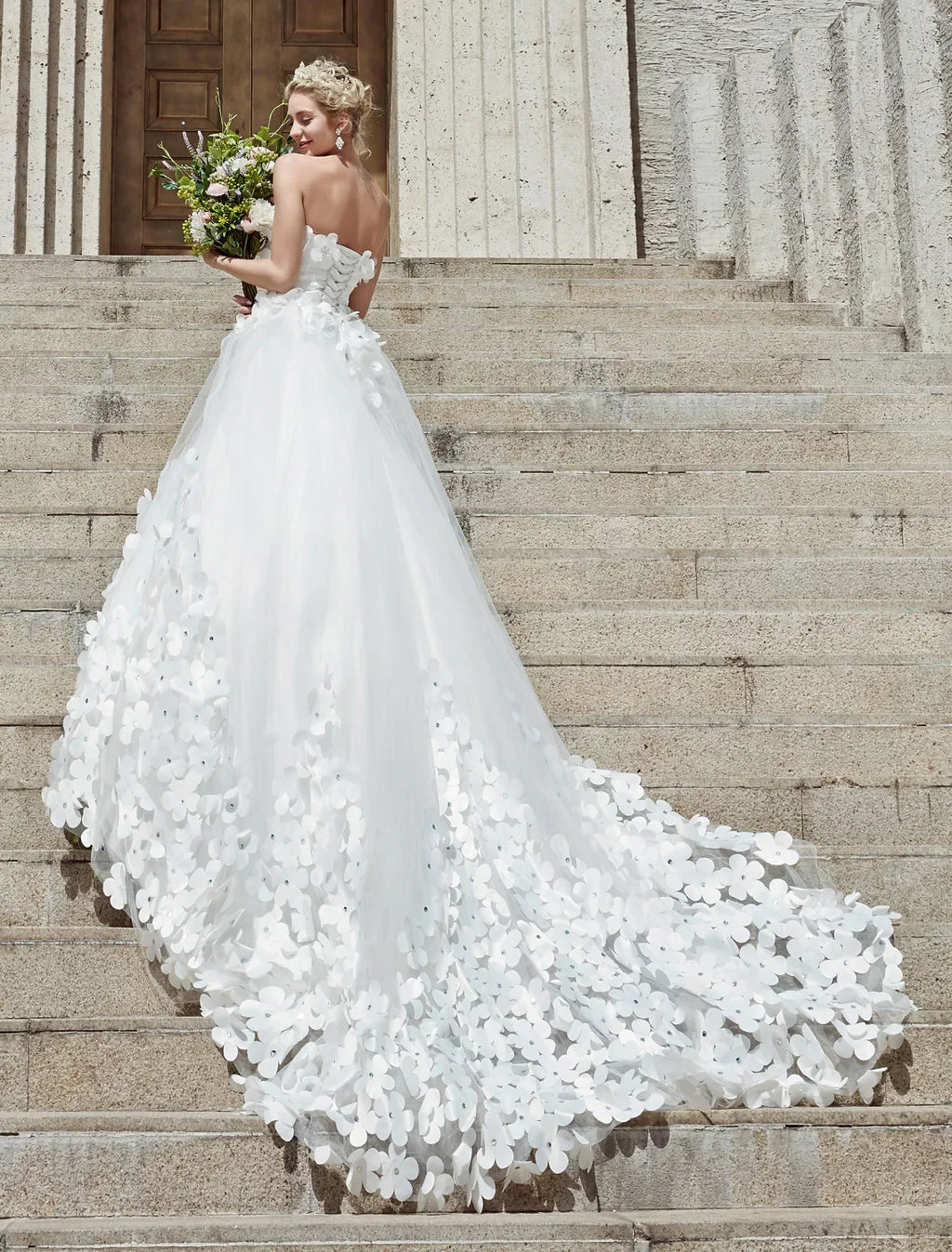 Engagement Open Back Formal Wedding Dresses Ball Gown Strapless Strapless With Crystals Flower