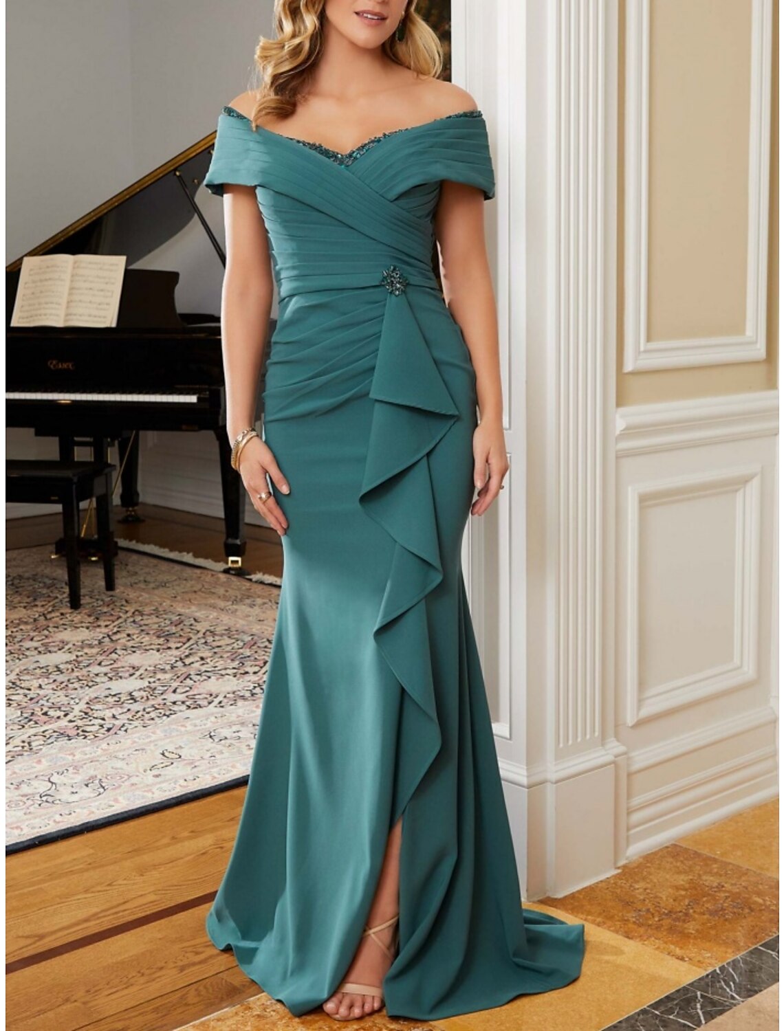 Mermaid / Trumpet Mother of the Bride Dress Wedding Guest Elegant Off Shoulder Sweep / Brush Train Short Sleeve with Split Front Crystal Brooch