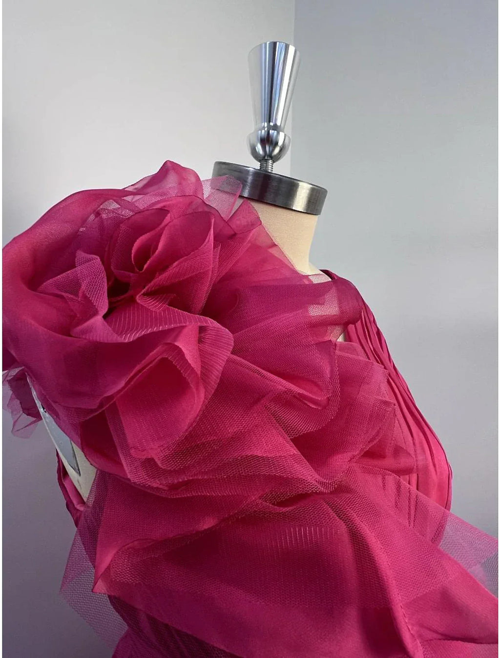 Evening Gown Celebrity Style Dress Formal Wedding Guest Floor Length Sleeveless V Neck
