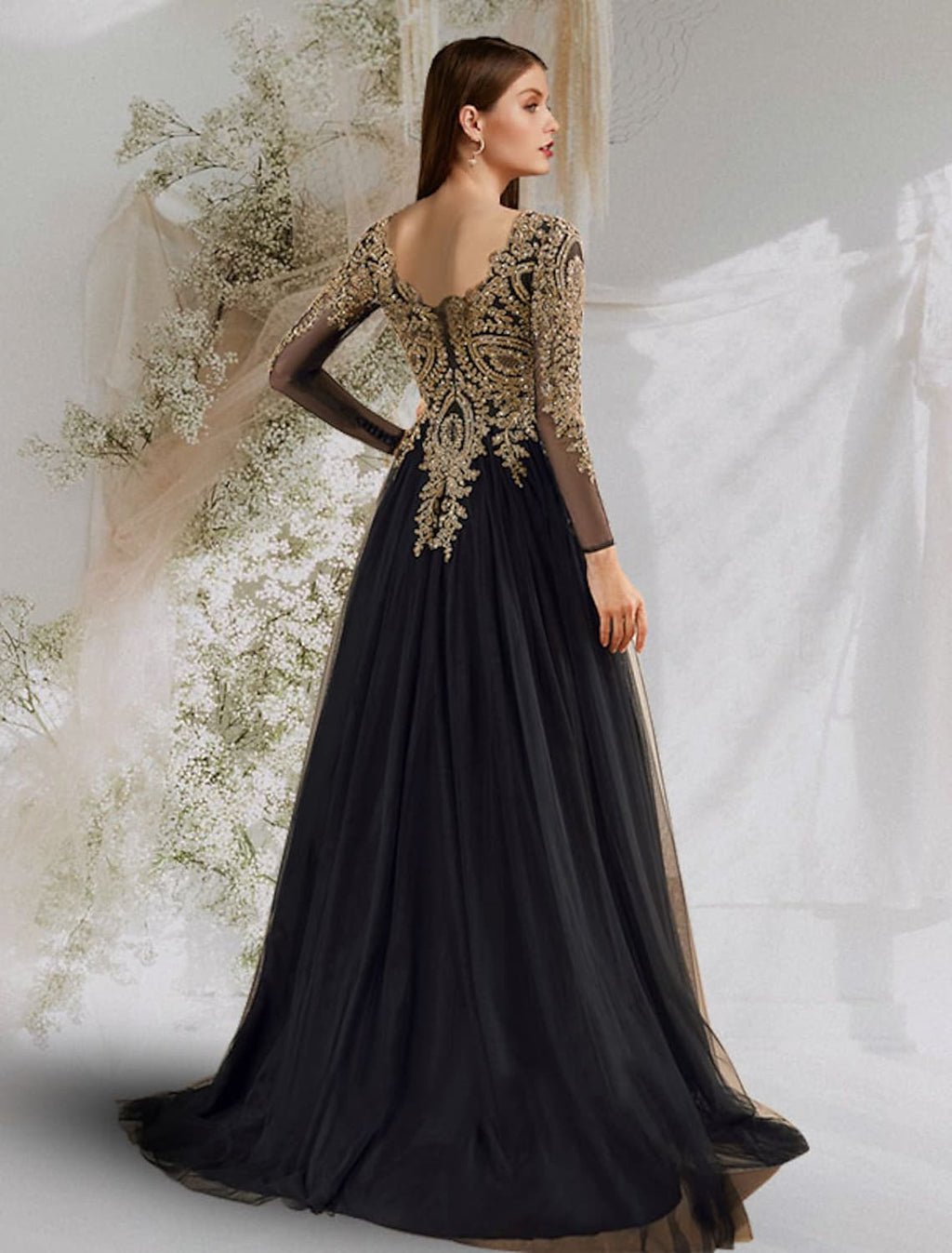 Luxurious Elegant Evening Dress V Neck Long Sleeve Floor Length with Appliques