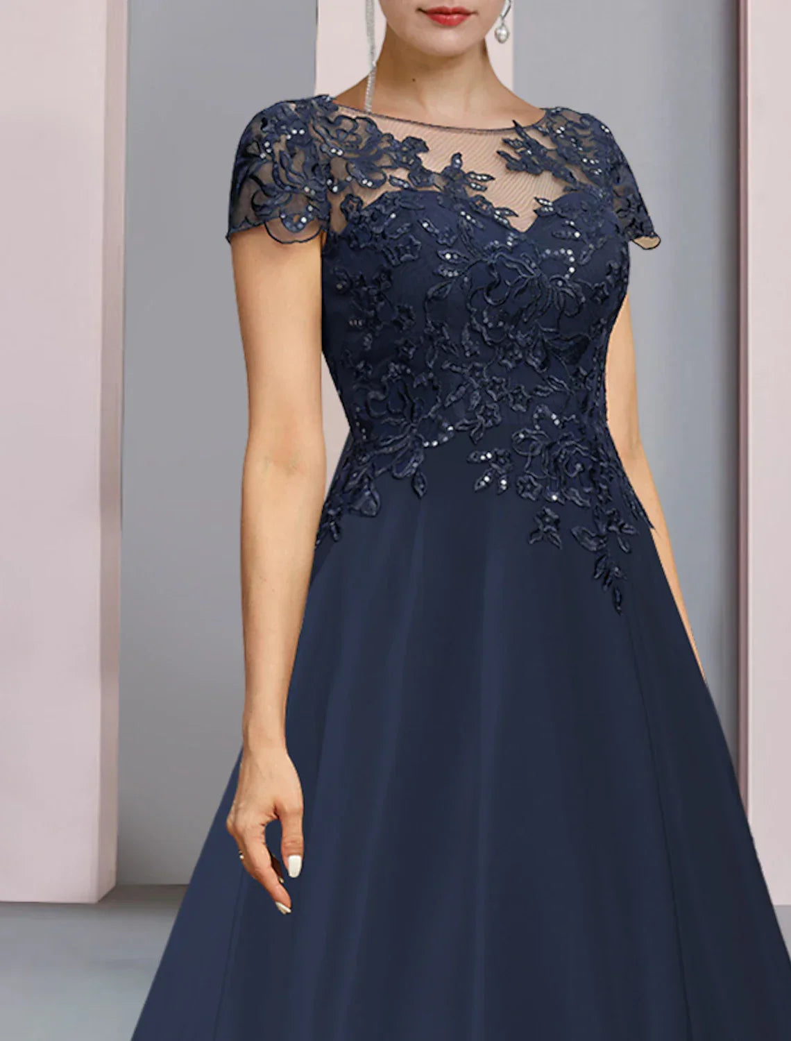 Mother of the Bride Dress Formal Wedding Guest Party Elegant Scoop Neck Sweep / Brush Train Short Sleeve with Appliques