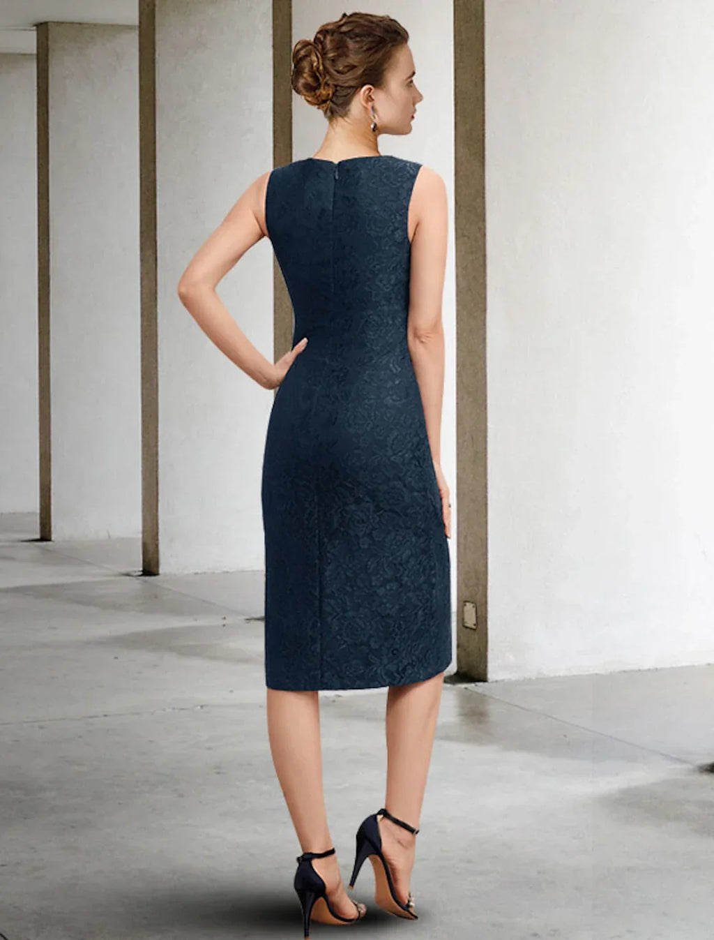 Two Piece Sheath / Column Mother of the Bride Dress Wedding Guest Plus Size Elegant Jewel Neck Knee Length Sleeveless with Beading Appliques Fall