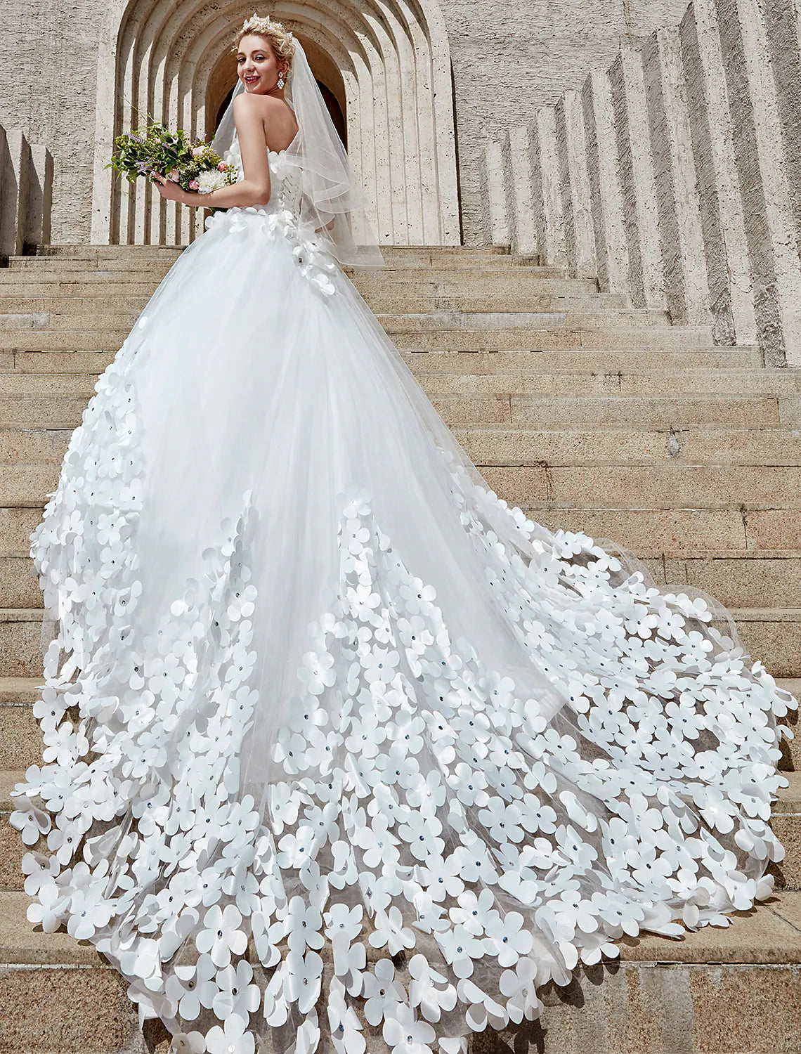 Engagement Open Back Formal Wedding Dresses Ball Gown Strapless Strapless With Crystals Flower
