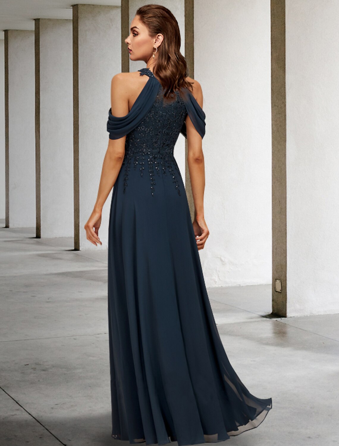 Mother of the Bride Dress Wedding Guest Plus Size Elegant Halter Neck Floor Length Sleeveless with Appliques Fall