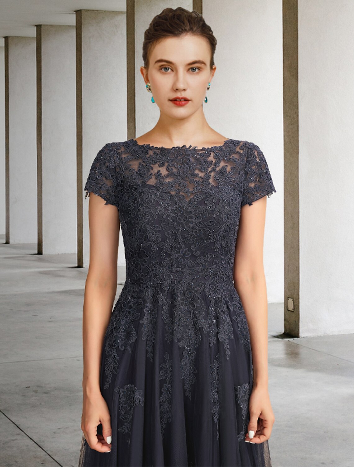 Ball Gown Mother of the Bride Dress Luxurious Elegant Jewel Neck Floor Length Short Sleeve with Crystals Appliques