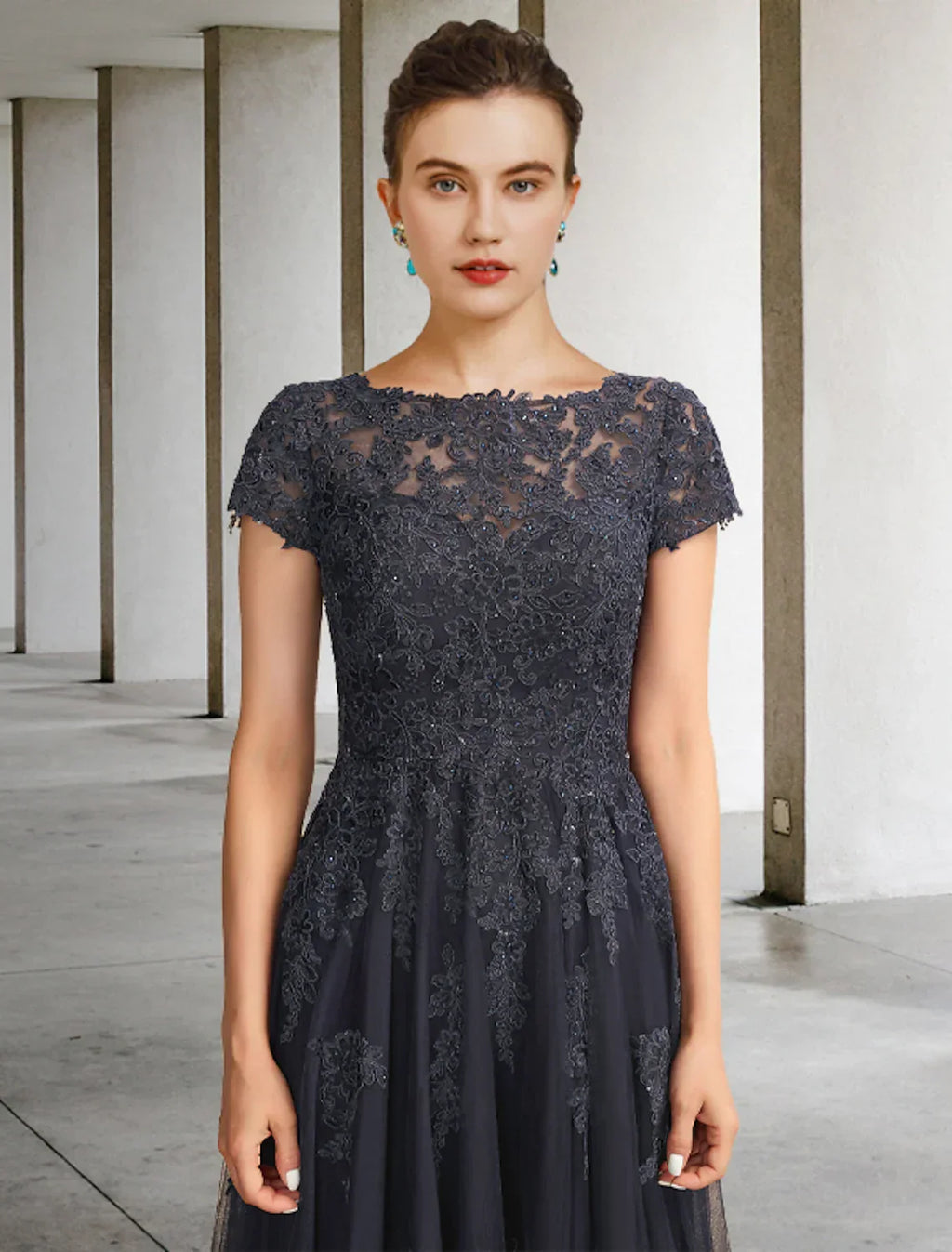 Ball Gown Mother of the Bride Dress Elegant Floor Length Short Sleeve Crystals Appliques