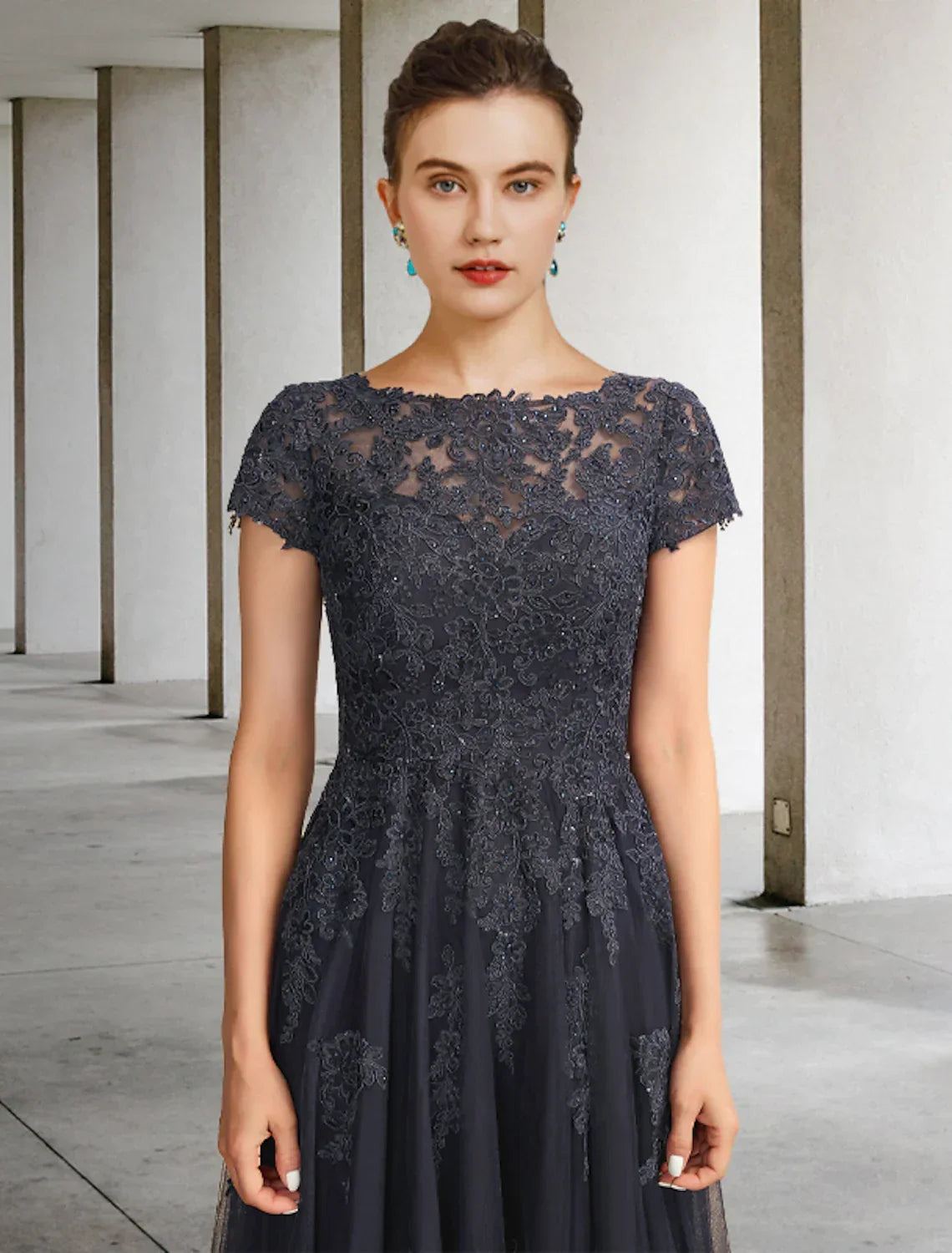 Ball Gown Mother of the Bride Dress Elegant Floor Length Short Sleeve Crystals Appliques