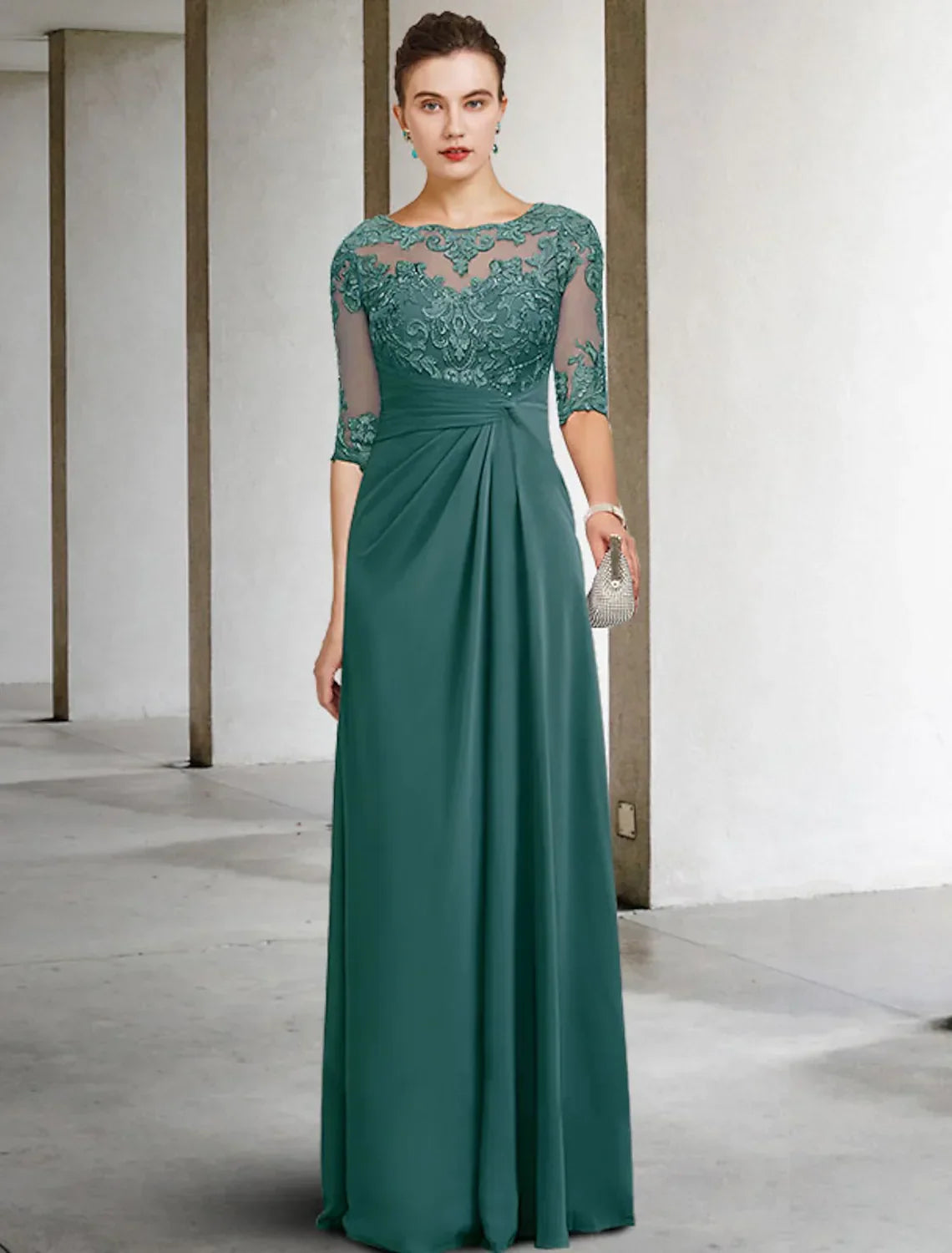 Mother of the Bride Dress Plus Size Elegant Floor Length Short Sleeve Appliques