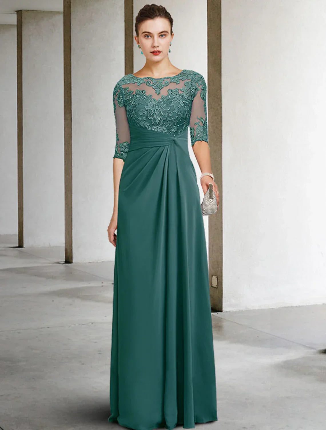 Sheath / Column Mother of the Bride Dress Fall Wedding Guest Dresses Plus Size Elegant Jewel Neck Floor Length Short Sleeve with Appliques Side-Draped