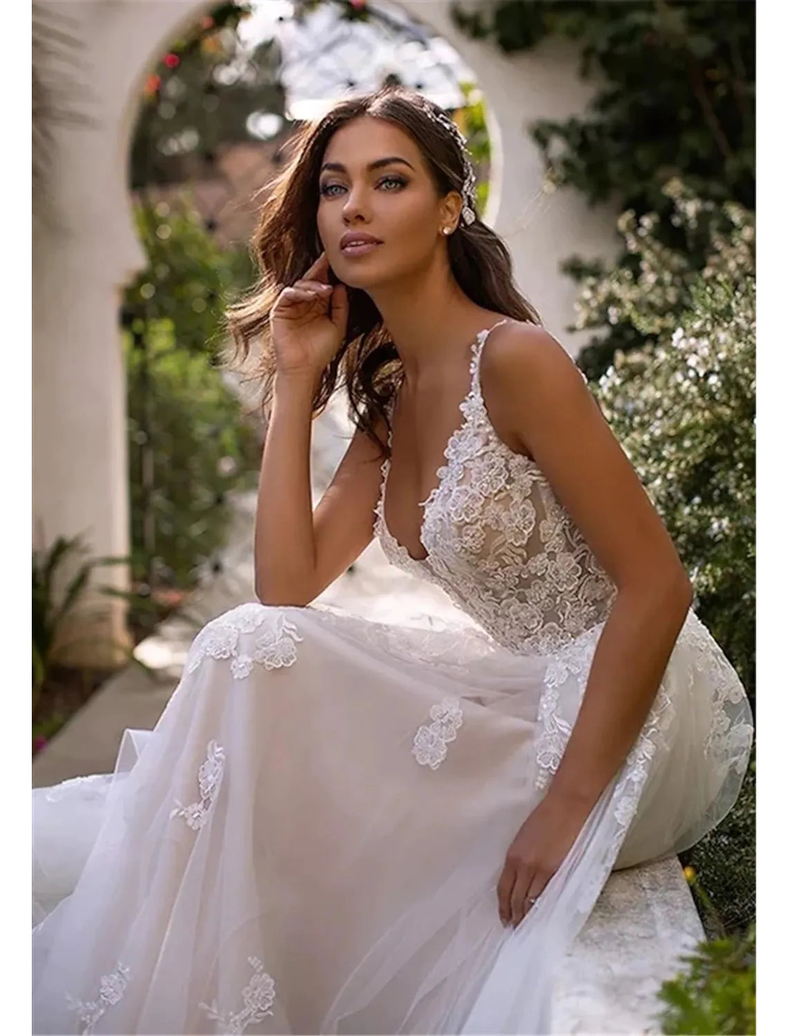 Beach Open Back Sexy Wedding Dresses Chapel Train A-Line Sleeveless V Neck With Appliques