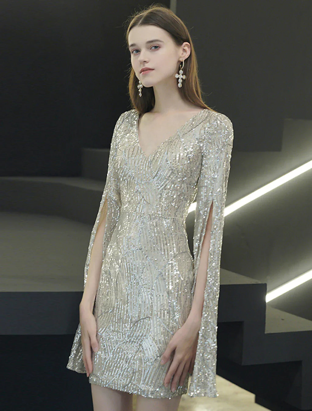 Sheath / Column Sparkle Elegant Homecoming Cocktail Party Dress V Neck Long Sleeve Short / Mini