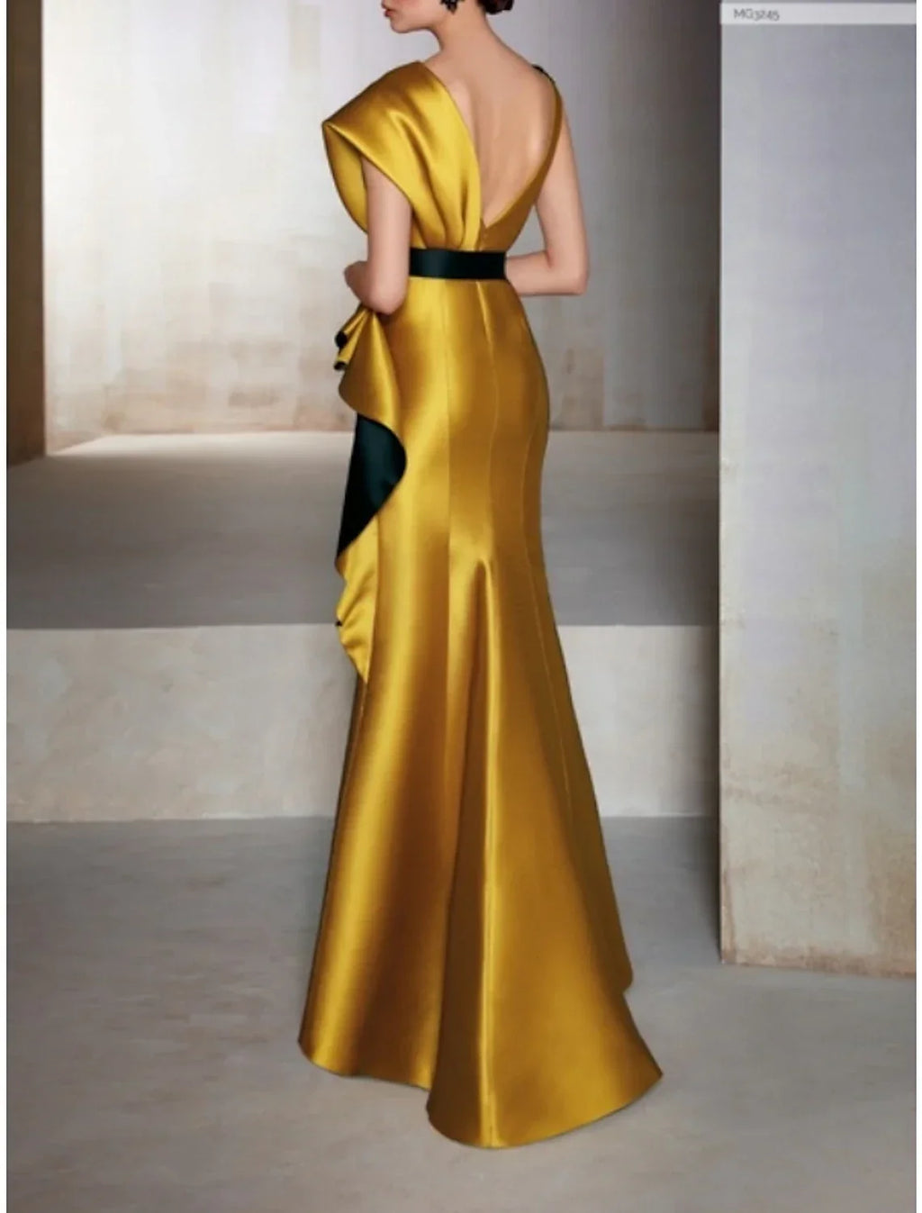 Sheath / Column Evening Gown Elegant Dress Formal Wedding Guest Floor Length Short Sleeve V Neck with Ruffles Embroidery Appliques