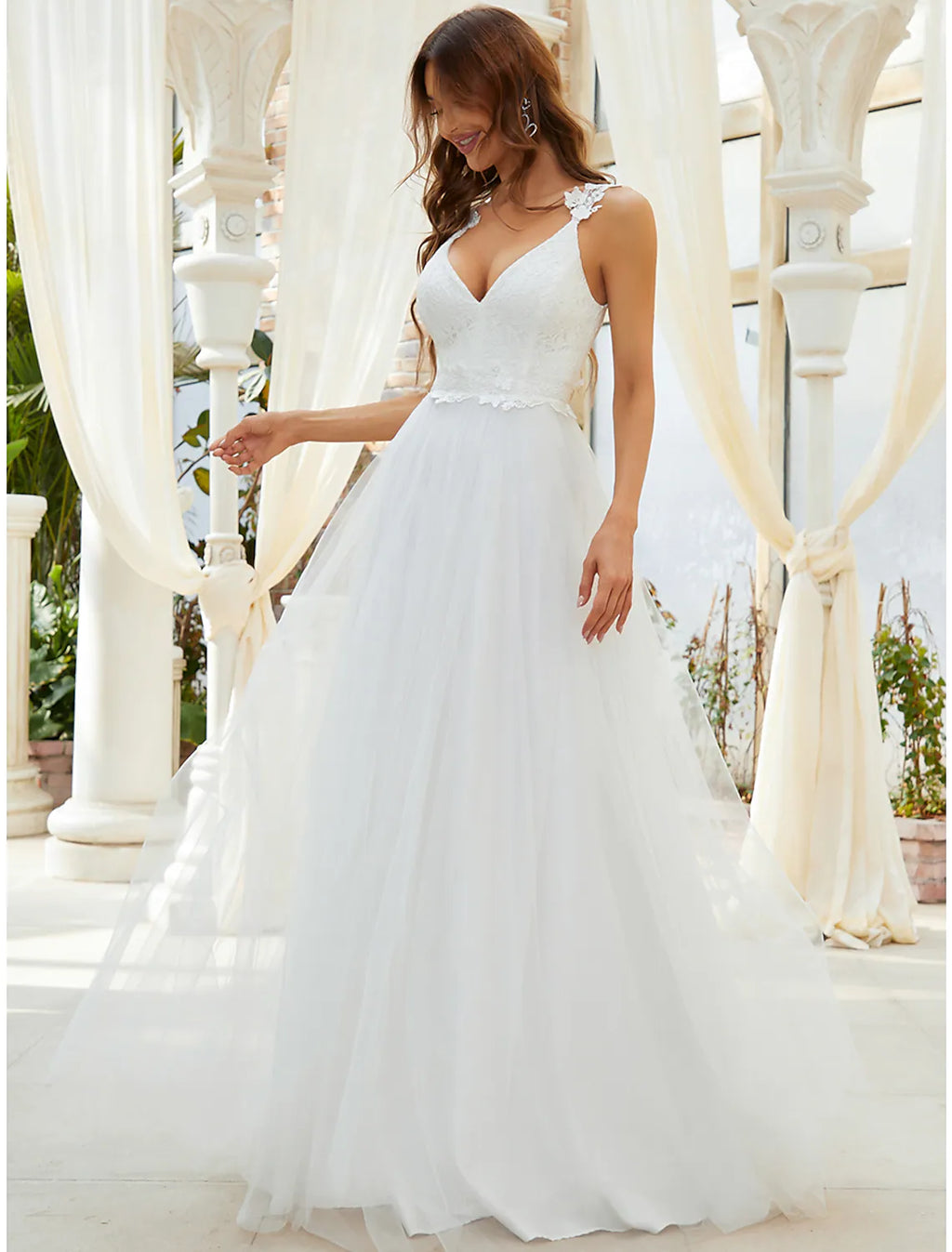 Beach Open Back Casual Wedding Dresses Floor Length A-Line Sleeveless V Neck Crystals Appliques