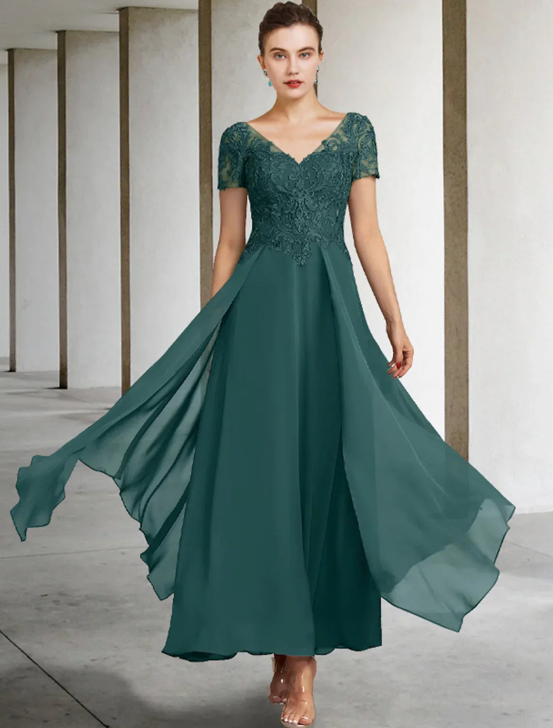 Mother of the Bride Dress Plus Size Elegant V Neck Ankle Length Short Sleeve Appliques