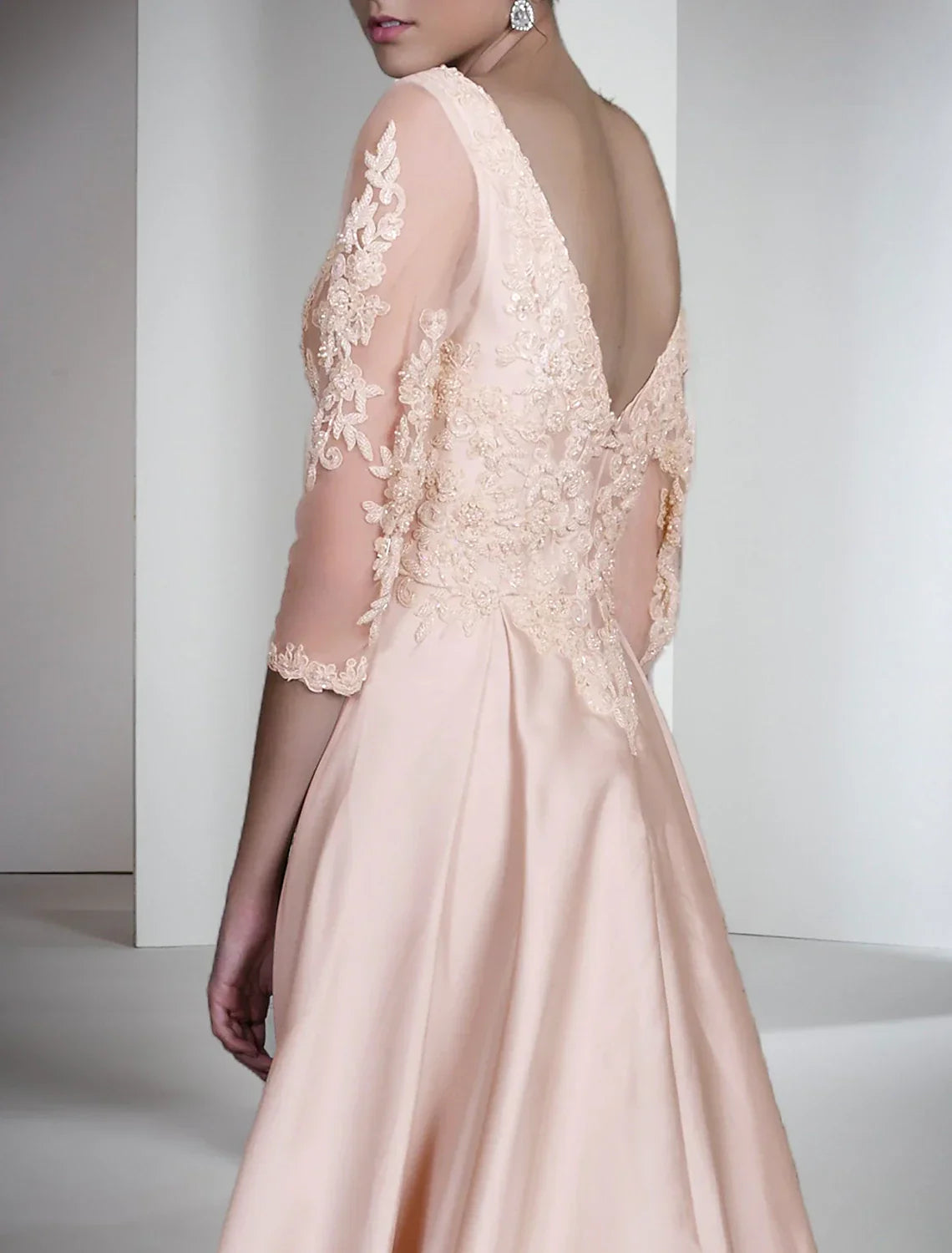 Sheath / Column Mother of the Bride Dress Formal Wedding Guest Elegant V Neck Sweep / Brush Train Half Sleeve with Appliques