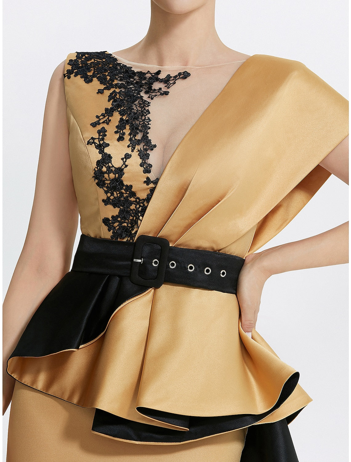 Sheath / Column Evening Gown Elegant Dress Formal Floor Length Sleeveless Jewel Neck with Embroidery Appliques