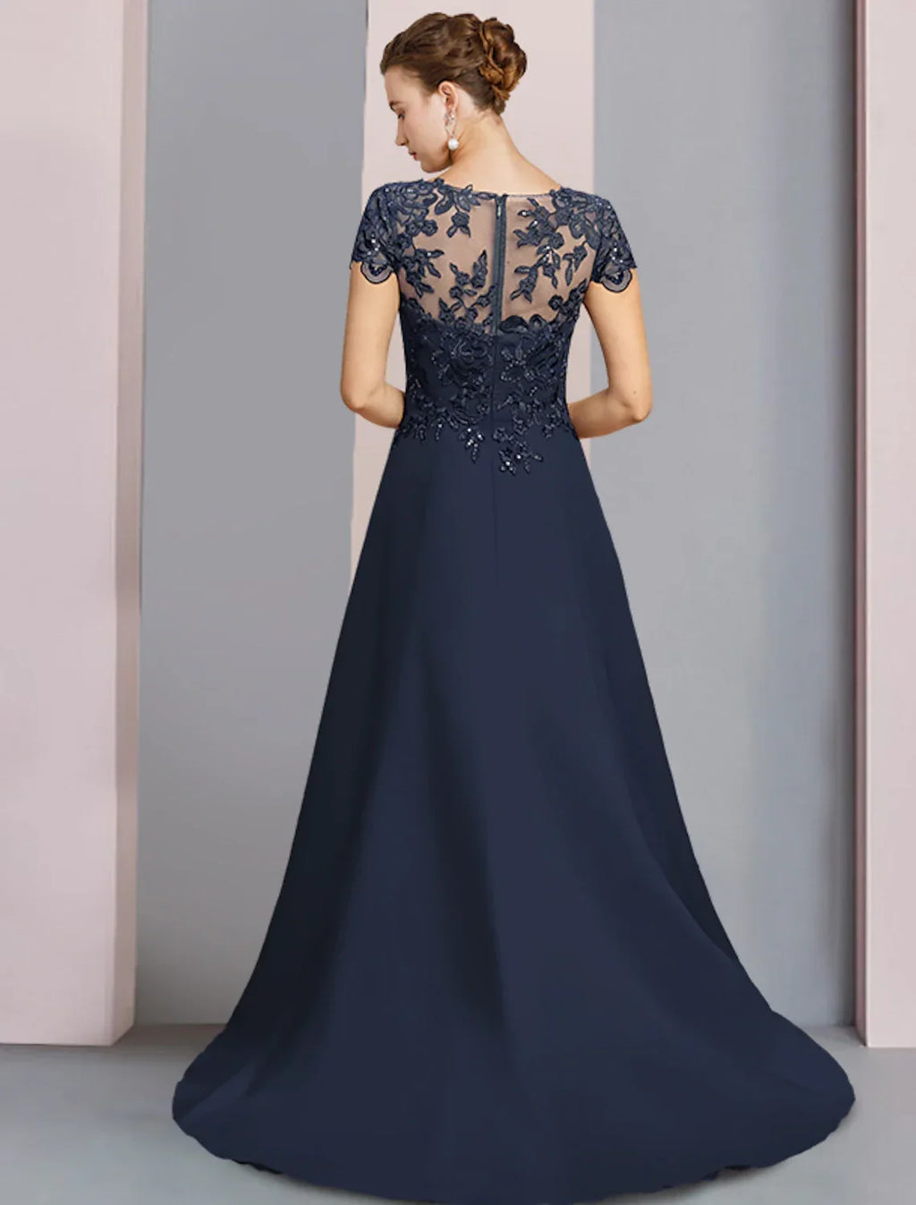 Mother of the Bride Dress Formal Wedding Guest Party Elegant Scoop Neck Sweep / Brush Train Short Sleeve with Appliques