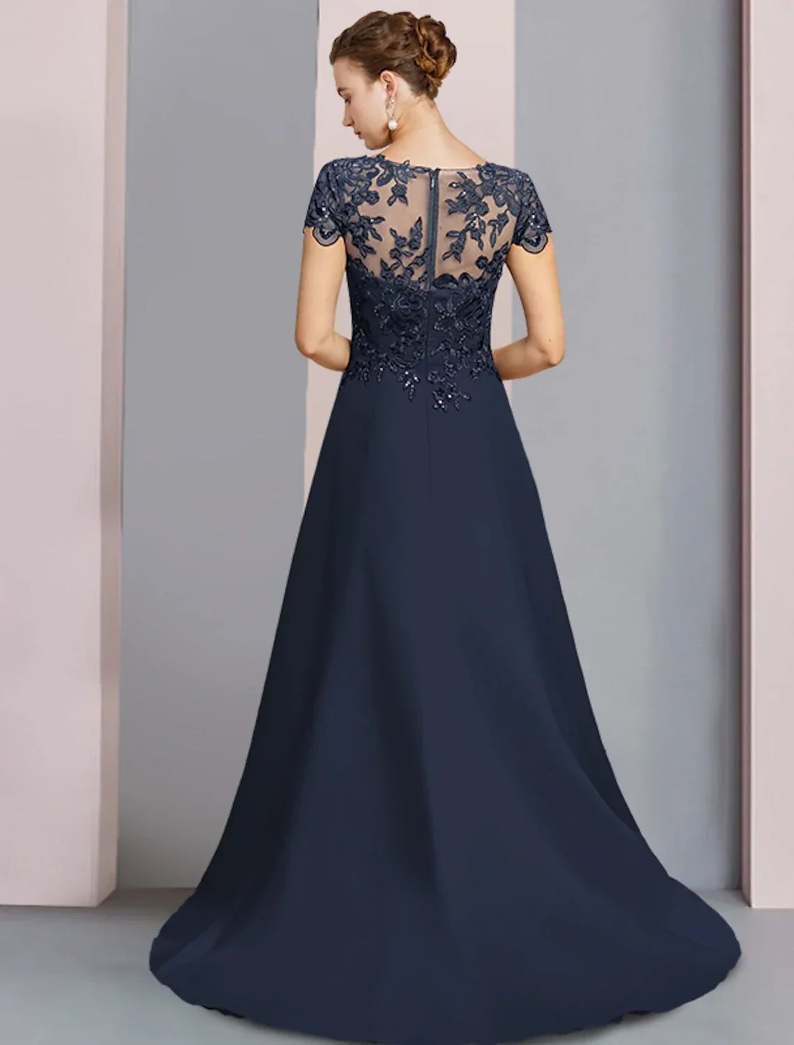 Mother of the Bride Dress Formal Wedding Guest Party Elegant Scoop Neck Sweep / Brush Train Short Sleeve with Appliques