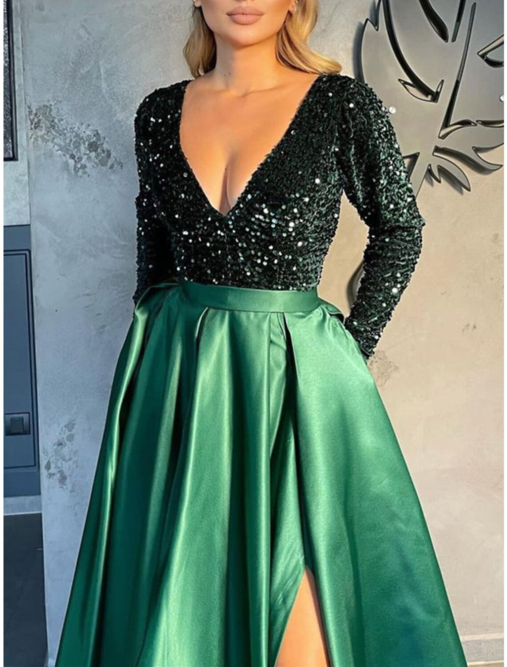 Celebrity Style Sparkle Sexy Party Wear Prom Dress V Neck Long Sleeve Sweep / Brush Train with Slit Splicing