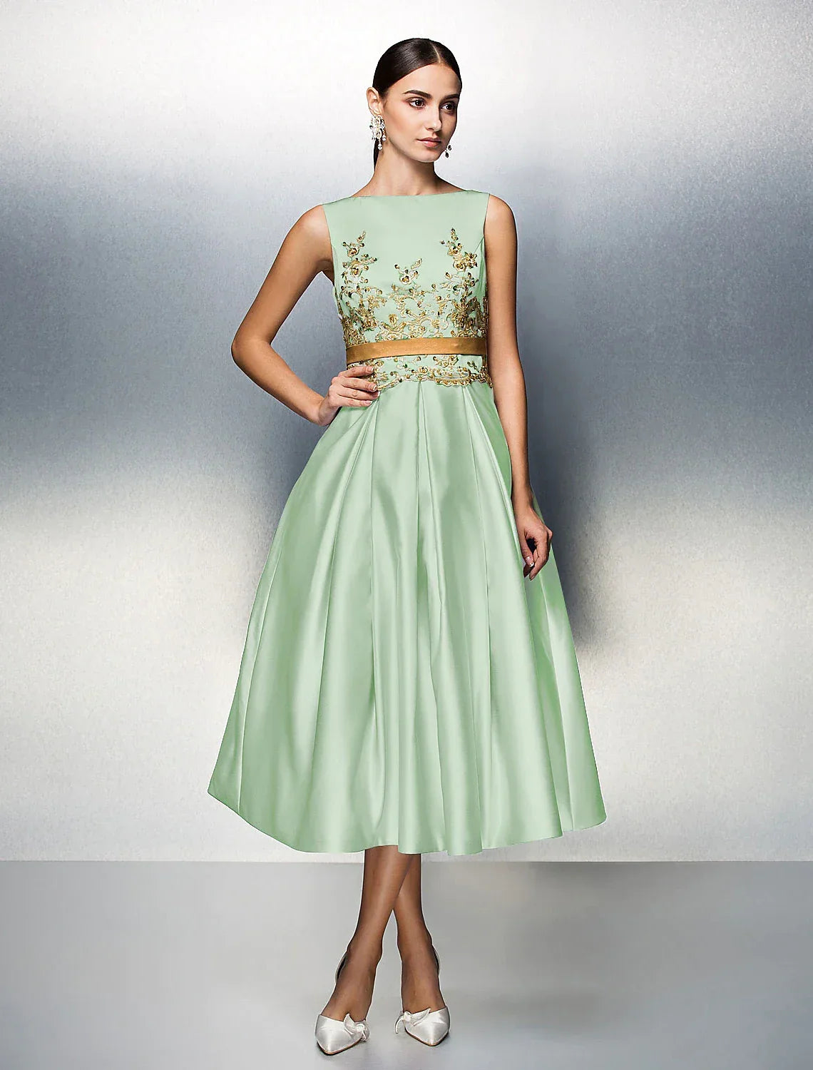 Wedding Sleeveless V Back Pleats Appliques