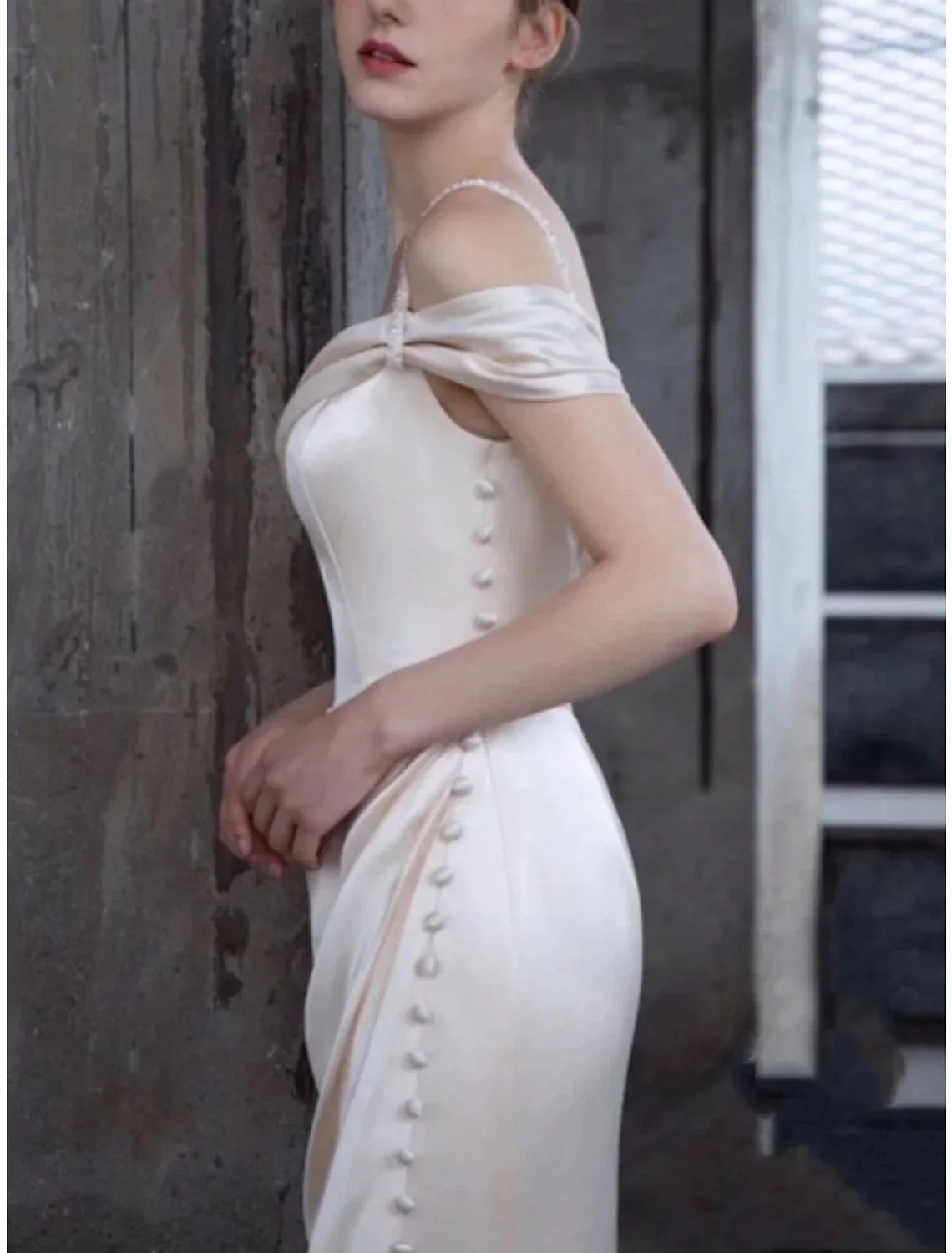 Vintage Casual Wedding Dresses Sheath / Column One Shoulder Cap Sleeve Sweep / Brush Train Bridal Gowns With Ruched Split Front
