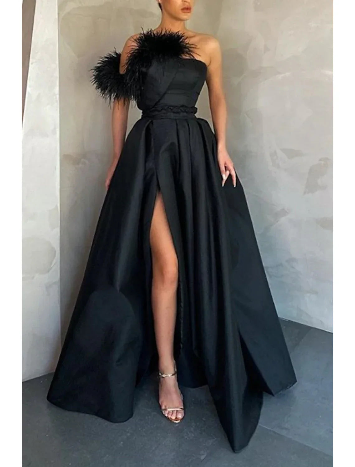 Black Sheath / Column Evening Gown Party Dress Wedding Guest Tie Gala Floor Length Sleeveless Strapless with Feather Slit