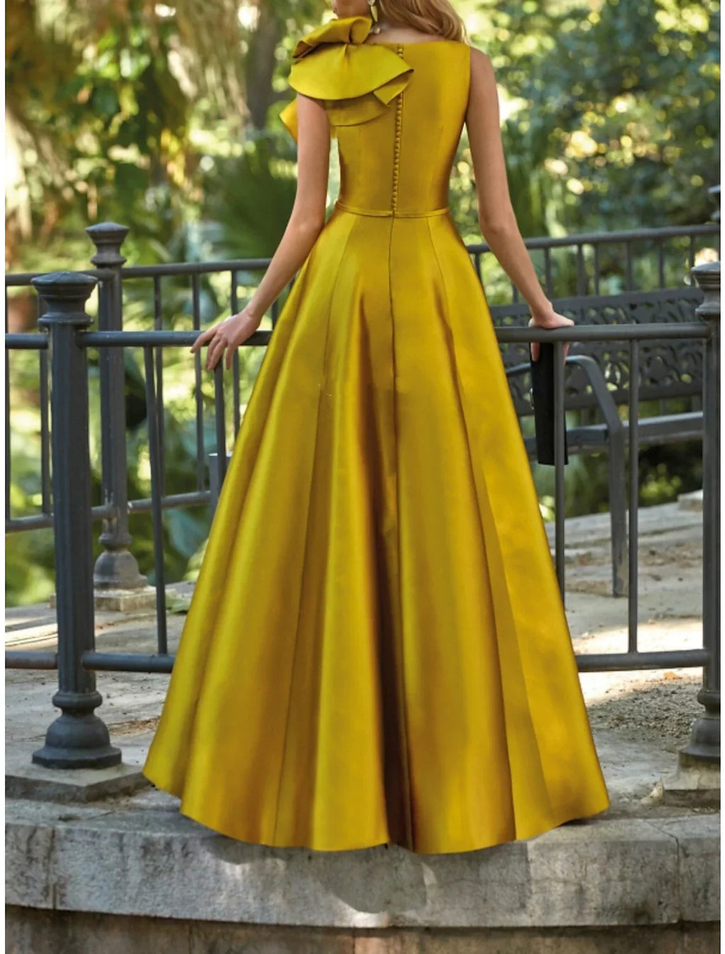 Evening Gown Elegant Dress Formal Wedding Guest Floor Length Sleeveless V Neck with Shouder Flower