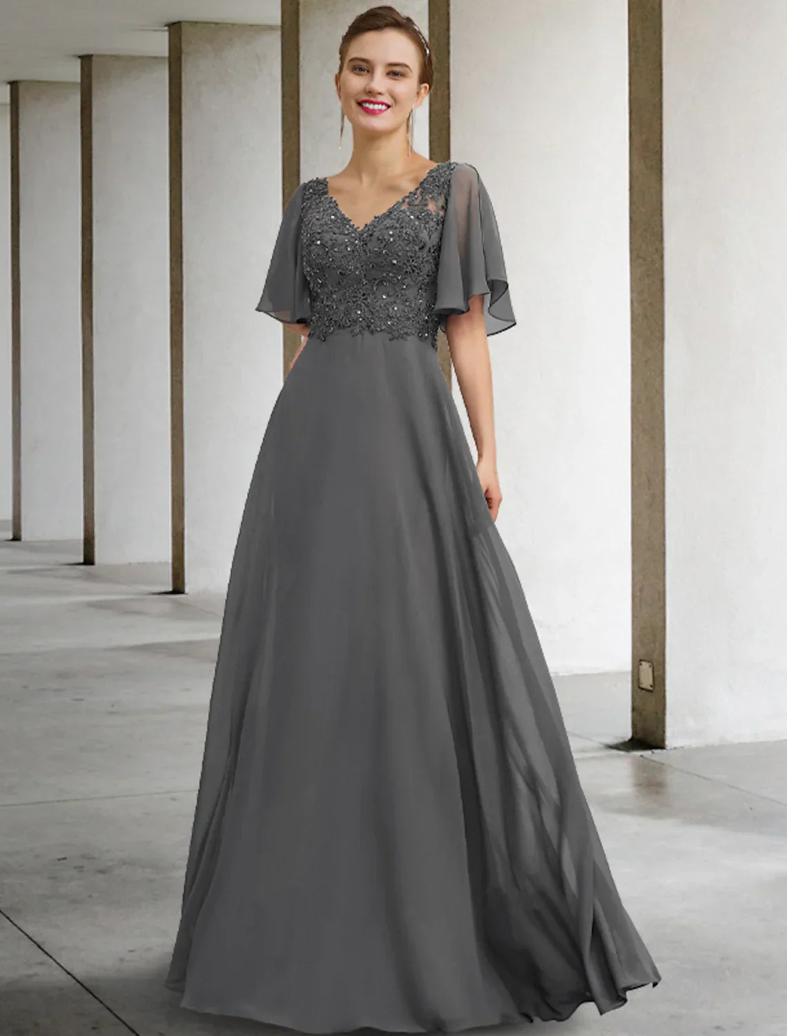 Mother of the Bride Dress Luxurious Elegant V Neck Floor Length Short Sleeve Beading Appliques